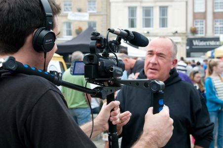 Ray Cordell presenting Hitchin TV, photo by Kasia Burke